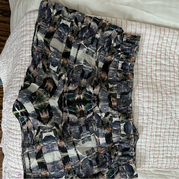 Intermix Shorts, size small - Picture 3 of 4